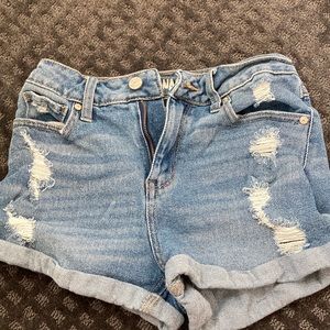 Ripped Highwaisted Jean Shorts